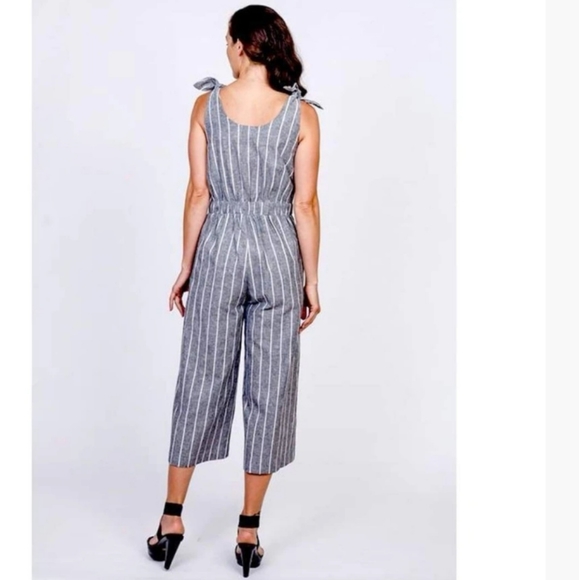 Adjustable Wide Leg Cropped Jumpsuit - Picture 9 of 10